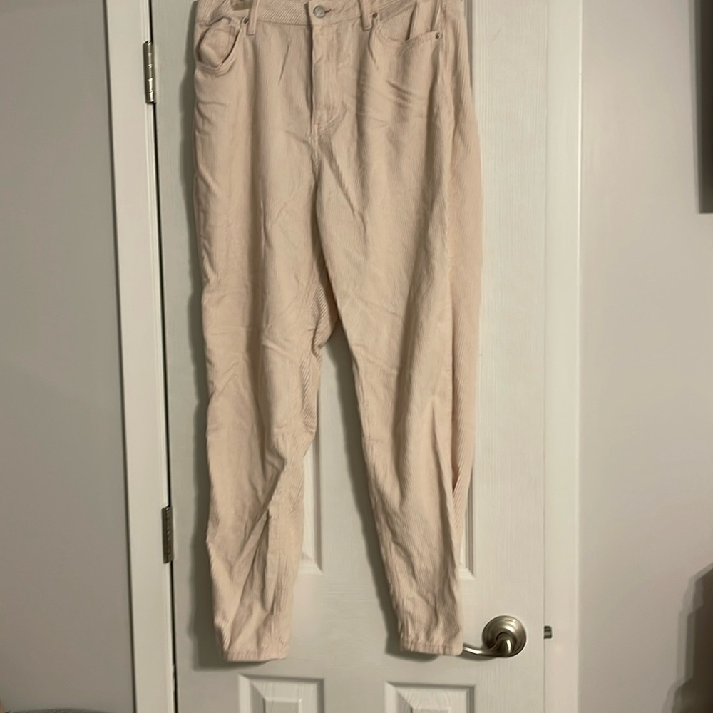 Urban Outfitters BDG Mom High Rise Light Pink Corduroy Size 30